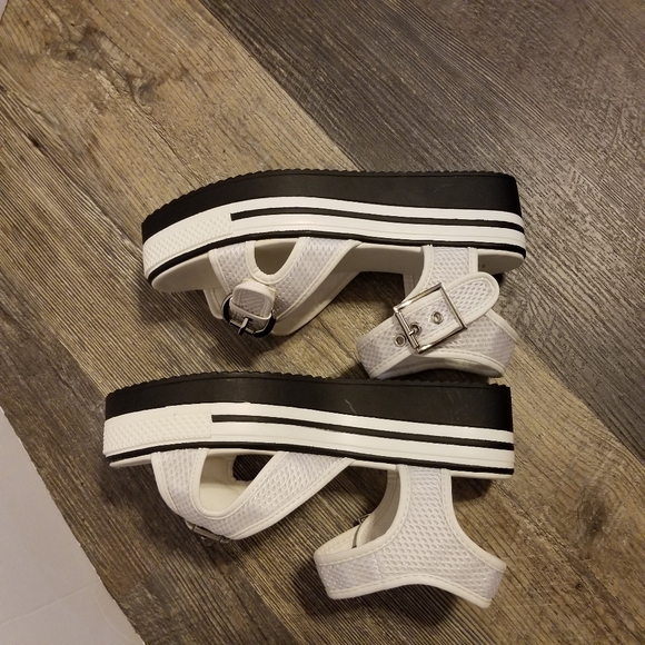 White Buckle Platform Sandals by Wanted sz 8 - Picture 3 of 8